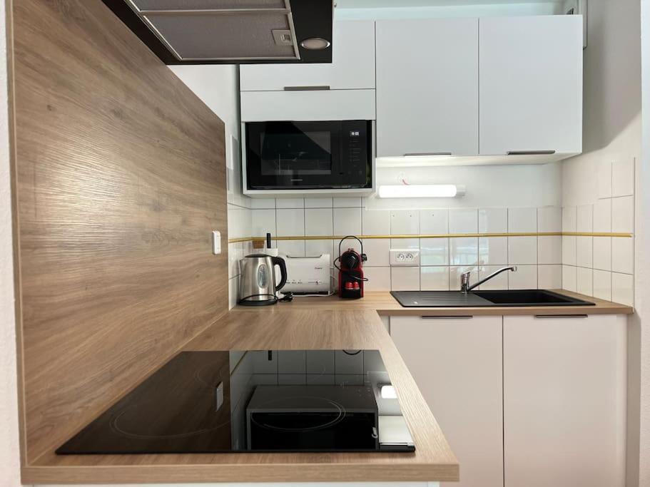 T3 Centre Avec Parking, Balcon Et Wifi. 5p. *