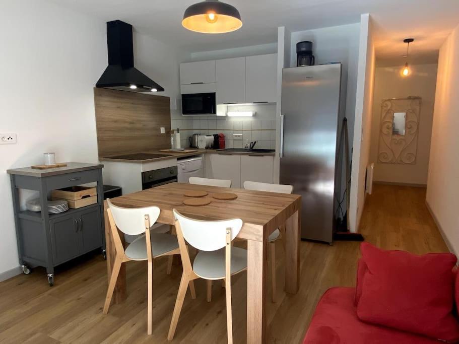 T3 Centre Avec Parking, Balcon Et Wifi. 5p.