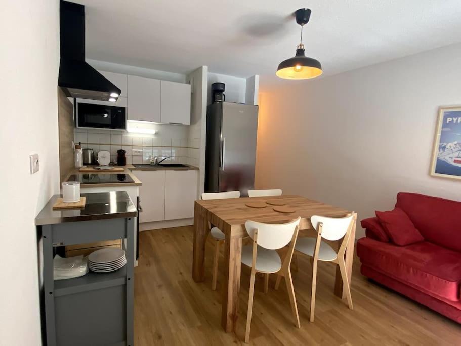 T3 Centre Avec Parking, Balcon Et Wifi. 5p. Apartment