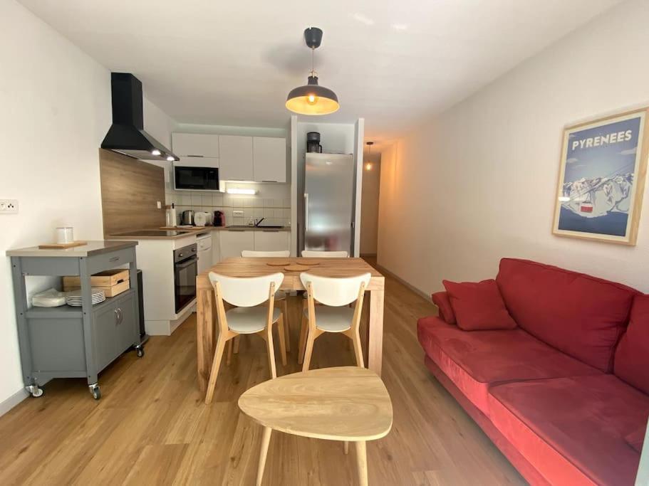 Apartment T3 Centre Avec Parking, Balcon Et Wifi. 5p. *